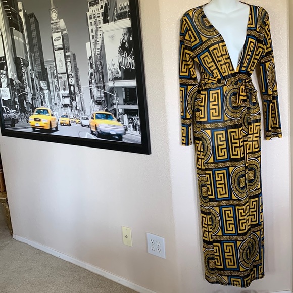 Black Bead Sweaters - BLACK BEAD duster, dress, robe black/yellow/blue Versace-esque pattern.  8.  EUC